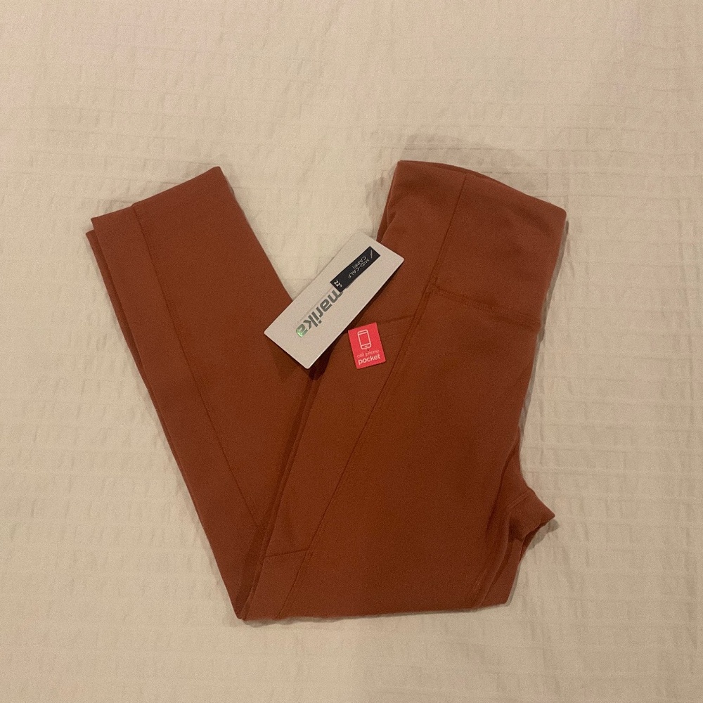 Marika capri leggings